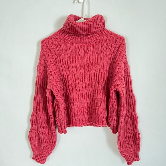Cropped Turtleneck Magenta Rose Size S, M, L Loose Knit Soft Hand 5.95 Shipping - Picture 1 of 13